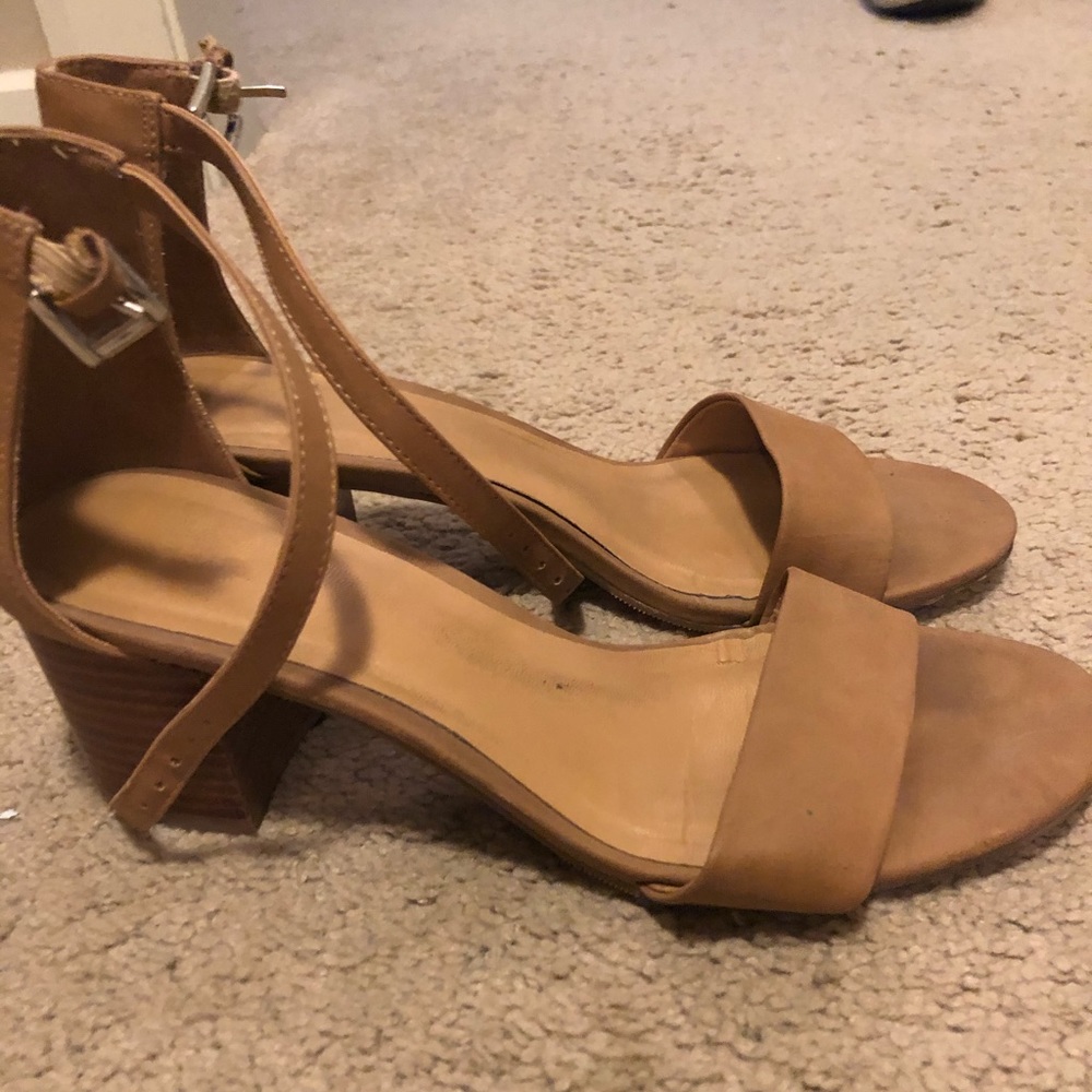 Le chateau sandals